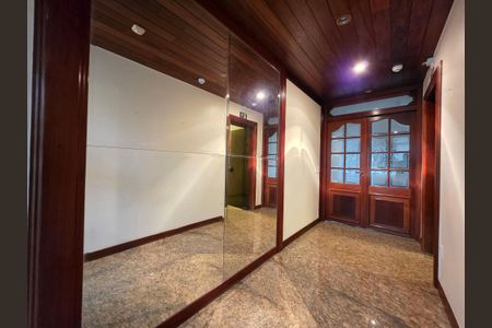 Apartamento à venda com 375m², 4 quartos e 3 vagasHall do andar