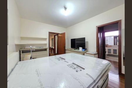 Apartamento à venda com 375m², 4 quartos e 3 vagasQuarto Suíte 1