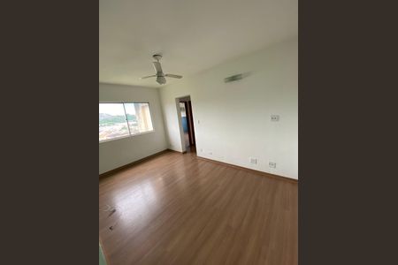 Sala de apartamento para alugar com 2 quartos, 53m² em Colubandê, São Gonçalo