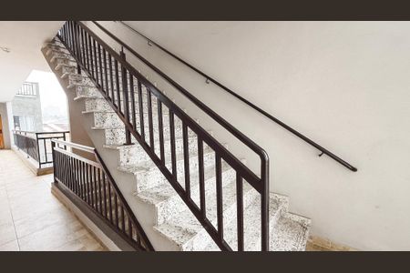 Apartamento para alugar com 40m², 1 quarto e sem vaga Apartamento para alugar com 40m², 1 quarto e sem vagaEscada