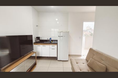 Sala/Cozinha de apartamento para alugar com 1 quarto, 40m² em Vila Vitorio Mazzei, São Paulo