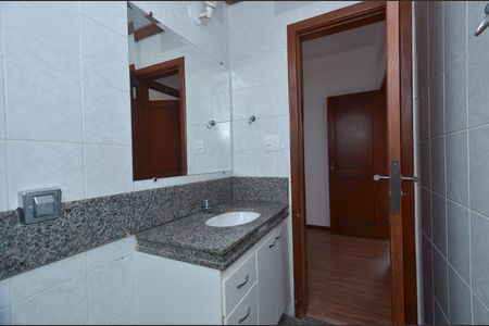 Apartamento para alugar com 121m², 4 quartos e 2 vagasBanheiro social