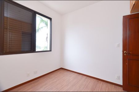 Apartamento para alugar com 121m², 4 quartos e 2 vagasQuarto 2