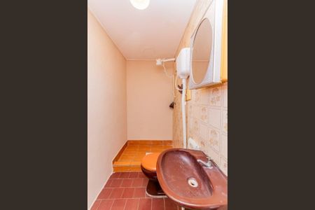 Banheiro  de apartamento para alugar com 2 quartos, 66m² em Humaitá, Porto Alegre