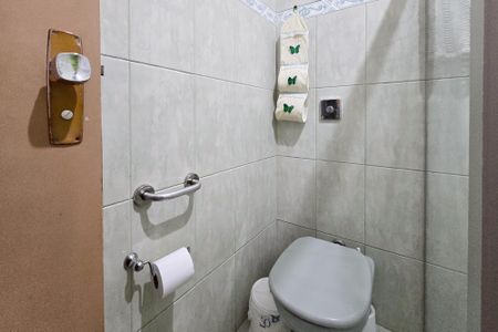 Casa à venda com 155m², 3 quartos e 2 vagas Casa à venda com 155m², 3 quartos e 2 vagasBanheiro Social