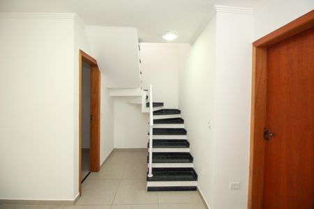 Apartamento à venda com 100m², 2 quartos e 1 vaga Apartamento à venda com 100m², 2 quartos e 1 vagaEscada