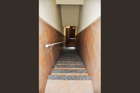 Apartamento para alugar com 60m², 2 quartos e sem vagaEscada do hall de entrada