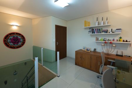 Casa à venda com 420m², 4 quartos e 3 vagasEscritório