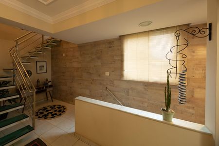 Casa à venda com 420m², 4 quartos e 3 vagasEscada da Sala 1