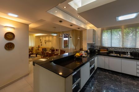 Casa à venda com 420m², 4 quartos e 3 vagasCozinha