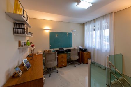 Casa à venda com 420m², 4 quartos e 3 vagasEscritório