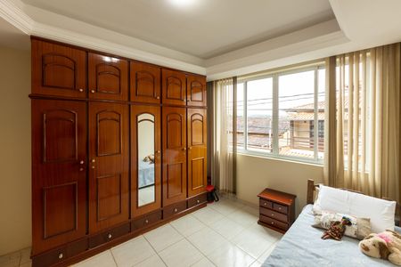 Casa à venda com 420m², 4 quartos e 3 vagasQuarto 2