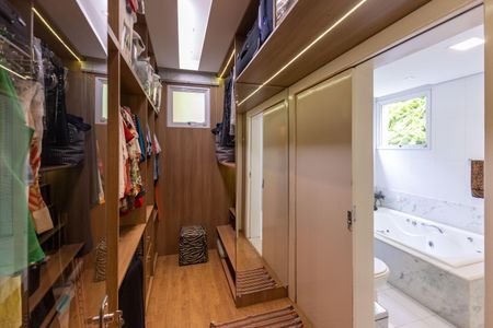 Casa à venda com 420m², 4 quartos e 3 vagasCloset da Suíte 1