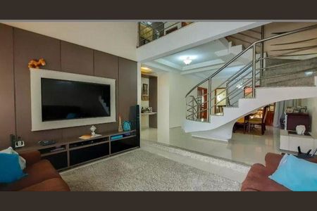 Casa à venda com 3 quartos, 256m² em Jardim Lavinia, São Bernardo do Campo