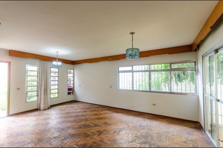 Sala de casa à venda com 5 quartos, 200m² em Jardim Mariliza, São Paulo