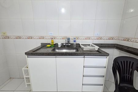 Cozinha de apartamento para alugar com 1 quarto, 60m² em Cidade Ocian, Praia Grande