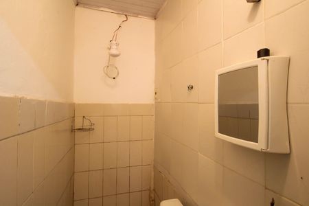 Banheiro de casa para alugar com 1 quarto, 45m² em Vila Antonieta, São Paulo