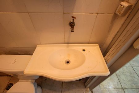 Banheiro de casa para alugar com 1 quarto, 45m² em Vila Antonieta, São Paulo