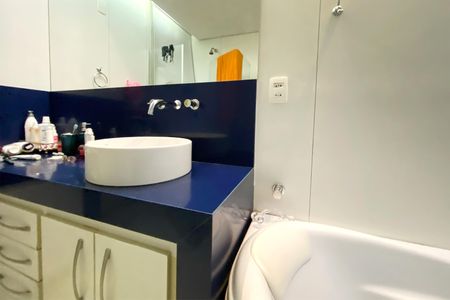 Apartamento à venda com 101m², 2 quartos e 1 vagaBanheiro da Suíte 1