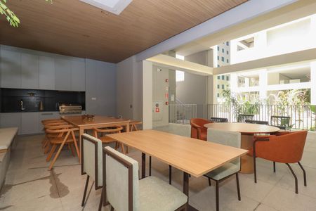 Apartamento à venda com 94m², 2 quartos e 1 vaga Apartamento à venda com 94m², 2 quartos e 1 vagaÁrea comum - Churrasqueira