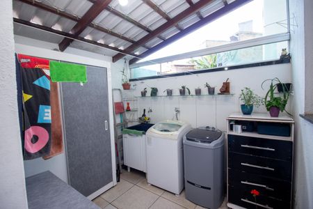 Apartamento à venda com 133m², 3 quartos e 2 vagas Apartamento à venda com 133m², 3 quartos e 2 vagasCozinha e Área de Serviço