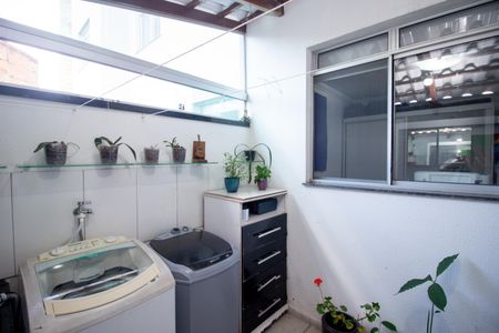 Apartamento à venda com 133m², 3 quartos e 2 vagas Apartamento à venda com 133m², 3 quartos e 2 vagasCozinha e Área de Serviço