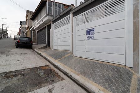 Casa à venda com 134m², 3 quartos e 2 vagas Casa à venda com 134m², 3 quartos e 2 vagasFachada e Plaquinha
