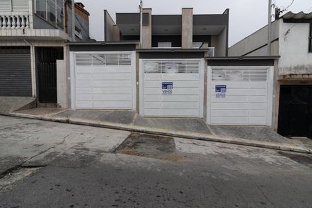 Casa à venda com 134m², 3 quartos e 2 vagas Casa à venda com 134m², 3 quartos e 2 vagasFachada