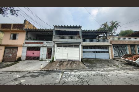 Casa à venda com 150m², 2 quartos e sem vaga Casa à venda com 150m², 2 quartos e sem vagaFachada