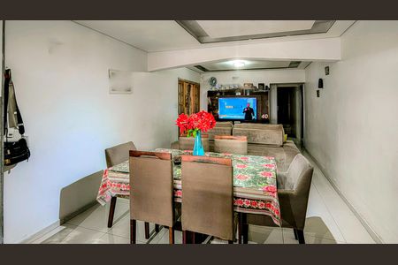 Casa à venda com 150m², 2 quartos e sem vaga Casa à venda com 150m², 2 quartos e sem vagaSala