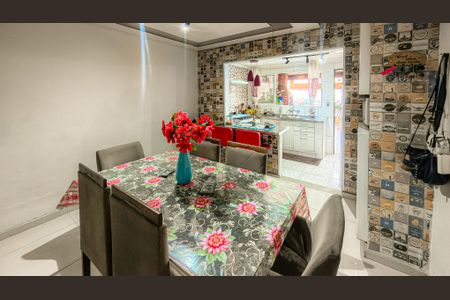 Casa à venda com 150m², 2 quartos e sem vaga Casa à venda com 150m², 2 quartos e sem vagaSala