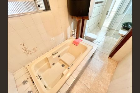 Casa para alugar com 130m², 2 quartos e 1 vaga Casa para alugar com 130m², 2 quartos e 1 vagaBanheiro