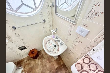 Casa para alugar com 130m², 2 quartos e 1 vaga Casa para alugar com 130m², 2 quartos e 1 vagaBanheiro da Suíte 2