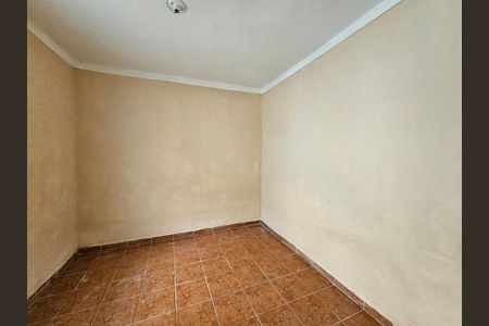 Quarto de casa para alugar com 1 quarto, 35m² em Parque Ulisses, Nova Iguaçu