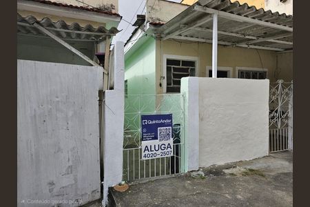 Fachada de casa para alugar com 1 quarto, 35m² em Parque Ulisses, Nova Iguaçu