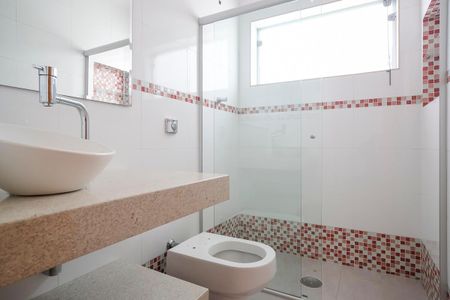 Casa à venda com 163m², 3 quartos e 2 vagasBanheiro 