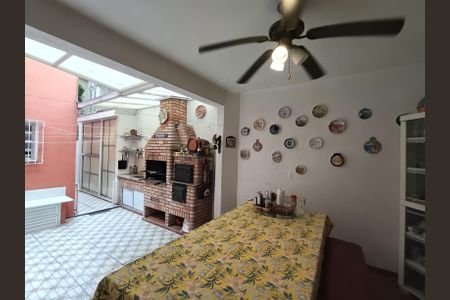Casa à venda com 250m², 3 quartos e 2 vagas