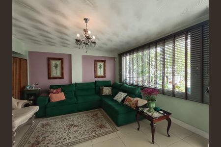 Casa à venda com 250m², 3 quartos e 2 vagas