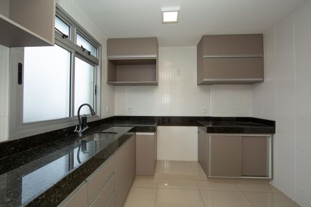 Apartamento para alugar com 90m², 3 quartos e 3 vagas Apartamento para alugar com 90m², 3 quartos e 3 vagasCOZINHA