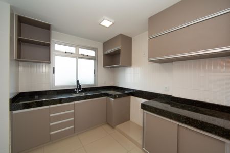 Apartamento para alugar com 90m², 3 quartos e 3 vagas Apartamento para alugar com 90m², 3 quartos e 3 vagasCOZINHA