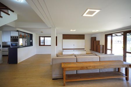 Casa de condomínio para alugar com 303m², 4 quartos e 4 vagasSala