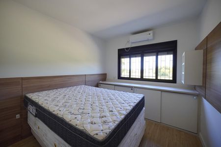 Casa de condomínio para alugar com 303m², 4 quartos e 4 vagasQuarto 4