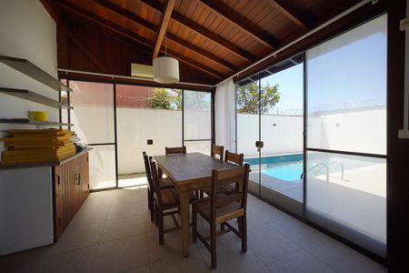 Sala de jantar de casa de condomínio para alugar com 4 quartos, 303m² em Rio Tavares Central, Florianópolis