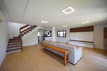 Sala de casa de condomínio para alugar com 4 quartos, 303m² em Rio Tavares Central, Florianópolis