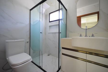 Casa de condomínio para alugar com 303m², 4 quartos e 4 vagasBanheiro da Suíte