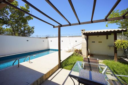 Casa de condomínio para alugar com 303m², 4 quartos e 4 vagasPátio fundos