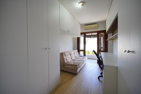 Casa de condomínio para alugar com 303m², 4 quartos e 4 vagasQuarto 3