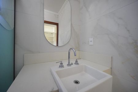 Casa de condomínio para alugar com 303m², 4 quartos e 4 vagasBanheiro da Suíte