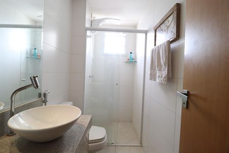 Apartamento para alugar com 64m², 2 quartos e 2 vagasBanheiro do Quarto 1