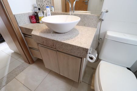 Apartamento para alugar com 64m², 2 quartos e 2 vagasBanheiro do Quarto 1